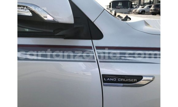 Nunua Imported Toyota Land Cruiser Nyeupe Gari ndani ya Import - Dubai nchini Arusha Nunua Imported Toyota Land Cruiser Nyeupe Gari ndani ya Import - Dubai nchini Arusha
