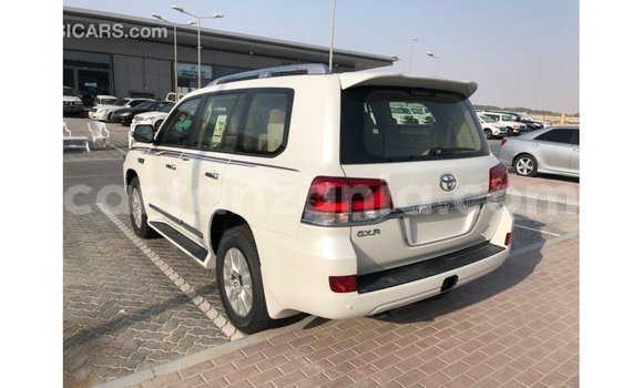 Nunua Imported Toyota Land Cruiser Nyeupe Gari ndani ya Import - Dubai nchini Arusha Nunua Imported Toyota Land Cruiser Nyeupe Gari ndani ya Import - Dubai nchini Arusha