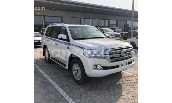 Nunua Imported Toyota Land Cruiser Nyeupe Gari ndani ya Import - Dubai nchini Arusha Nunua Imported Toyota Land Cruiser Nyeupe Gari ndani ya Import - Dubai nchini Arusha