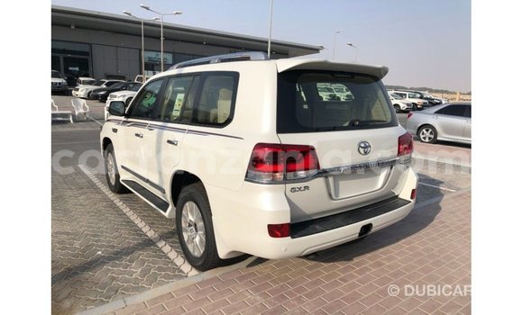 Nunua Imported Toyota Land Cruiser Nyeupe Gari ndani ya Import - Dubai nchini Arusha Nunua Imported Toyota Land Cruiser Nyeupe Gari ndani ya Import - Dubai nchini Arusha