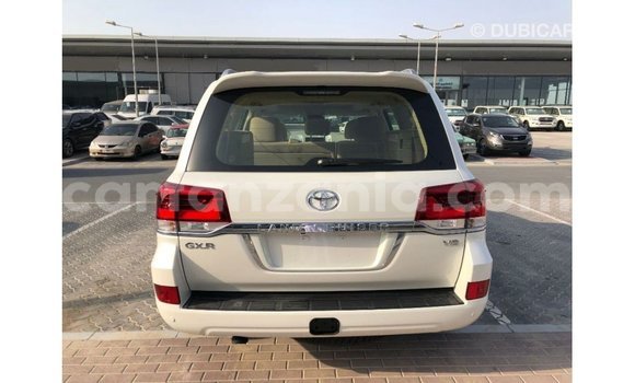 Nunua Imported Toyota Land Cruiser Nyeupe Gari ndani ya Import - Dubai nchini Arusha Nunua Imported Toyota Land Cruiser Nyeupe Gari ndani ya Import - Dubai nchini Arusha