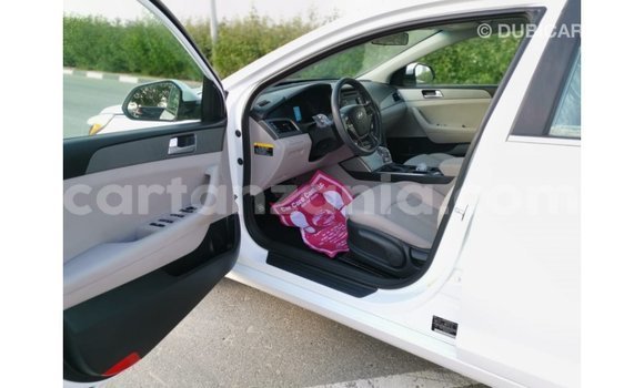 Nunua Imported Hyundai Sonata Nyeupe Gari ndani ya Import - Dubai nchini Arusha Nunua Imported Hyundai Sonata Nyeupe Gari ndani ya Import - Dubai nchini Arusha