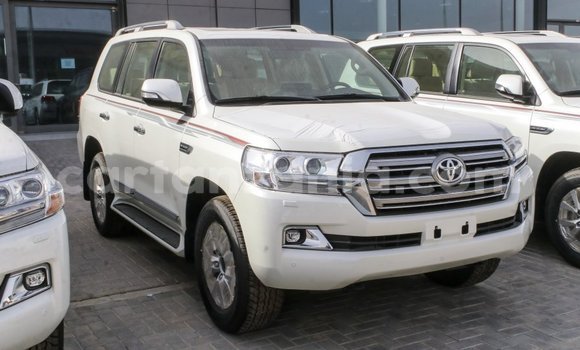 Nunua Imported Toyota Land Cruiser Nyeupe Gari ndani ya Import - Dubai nchini Arusha Nunua Imported Toyota Land Cruiser Nyeupe Gari ndani ya Import - Dubai nchini Arusha