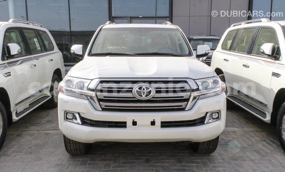 Nunua Imported Toyota Land Cruiser Nyeupe Gari ndani ya Import - Dubai nchini Arusha Nunua Imported Toyota Land Cruiser Nyeupe Gari ndani ya Import - Dubai nchini Arusha