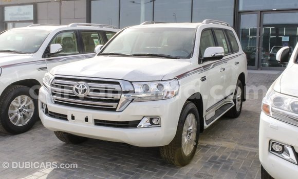 Nunua Imported Toyota Land Cruiser Nyeupe Gari ndani ya Import - Dubai nchini Arusha Nunua Imported Toyota Land Cruiser Nyeupe Gari ndani ya Import - Dubai nchini Arusha