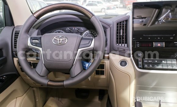 Nunua Imported Toyota Land Cruiser Nyeupe Gari ndani ya Import - Dubai nchini Arusha Nunua Imported Toyota Land Cruiser Nyeupe Gari ndani ya Import - Dubai nchini Arusha