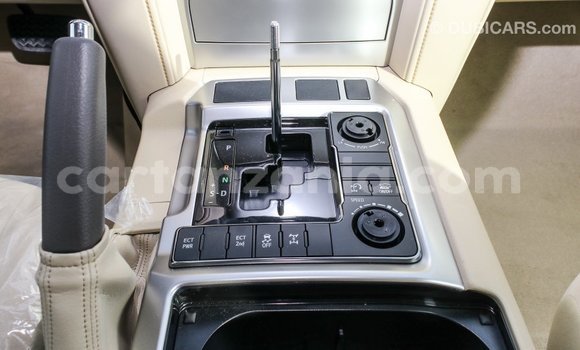 Nunua Imported Toyota Land Cruiser Nyeupe Gari ndani ya Import - Dubai nchini Arusha Nunua Imported Toyota Land Cruiser Nyeupe Gari ndani ya Import - Dubai nchini Arusha