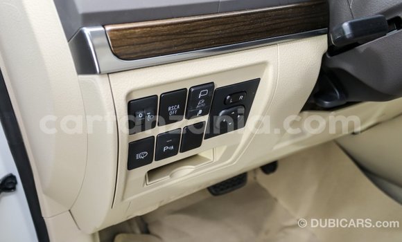Nunua Imported Toyota Land Cruiser Nyeupe Gari ndani ya Import - Dubai nchini Arusha Nunua Imported Toyota Land Cruiser Nyeupe Gari ndani ya Import - Dubai nchini Arusha
