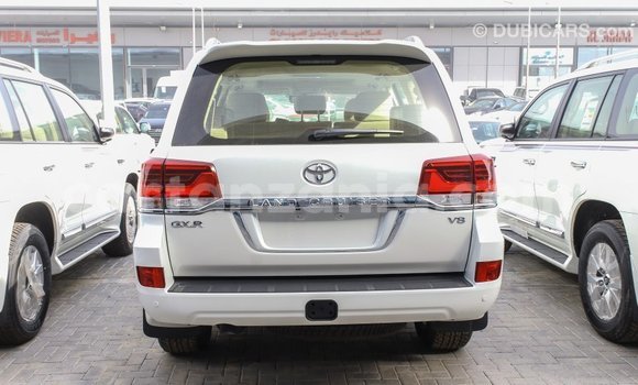 Nunua Imported Toyota Land Cruiser Nyeupe Gari ndani ya Import - Dubai nchini Arusha Nunua Imported Toyota Land Cruiser Nyeupe Gari ndani ya Import - Dubai nchini Arusha