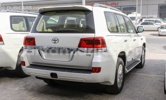 Nunua Imported Toyota Land Cruiser Nyeupe Gari ndani ya Import - Dubai nchini Arusha Nunua Imported Toyota Land Cruiser Nyeupe Gari ndani ya Import - Dubai nchini Arusha