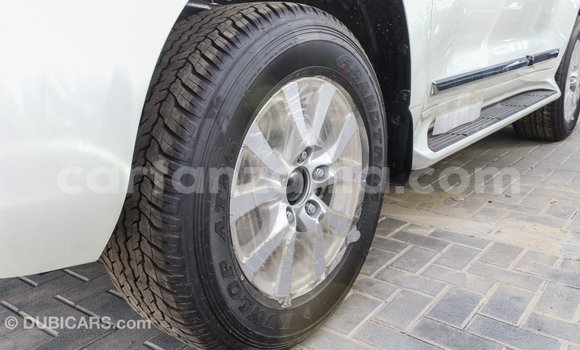Nunua Imported Toyota Land Cruiser Nyeupe Gari ndani ya Import - Dubai nchini Arusha Nunua Imported Toyota Land Cruiser Nyeupe Gari ndani ya Import - Dubai nchini Arusha