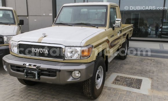 Nunua Imported Toyota Land Cruiser Beige Gari ndani ya Import - Dubai nchini Arusha Nunua Imported Toyota Land Cruiser Beige Gari ndani ya Import - Dubai nchini Arusha