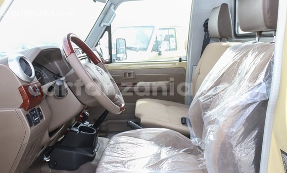 Nunua Imported Toyota Land Cruiser Beige Gari ndani ya Import - Dubai nchini Arusha Nunua Imported Toyota Land Cruiser Beige Gari ndani ya Import - Dubai nchini Arusha