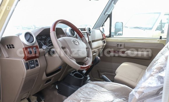Nunua Imported Toyota Land Cruiser Beige Gari ndani ya Import - Dubai nchini Arusha Nunua Imported Toyota Land Cruiser Beige Gari ndani ya Import - Dubai nchini Arusha