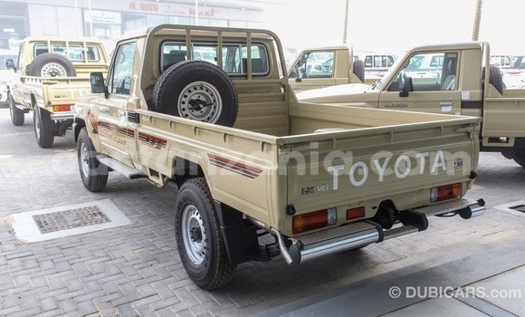 Nunua Imported Toyota Land Cruiser Beige Gari ndani ya Import - Dubai nchini Arusha Nunua Imported Toyota Land Cruiser Beige Gari ndani ya Import - Dubai nchini Arusha
