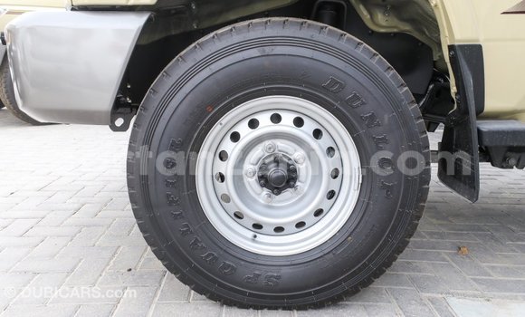 Nunua Imported Toyota Land Cruiser Beige Gari ndani ya Import - Dubai nchini Arusha Nunua Imported Toyota Land Cruiser Beige Gari ndani ya Import - Dubai nchini Arusha