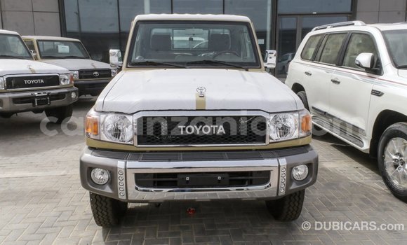 Nunua Imported Toyota Land Cruiser Beige Gari ndani ya Import - Dubai nchini Arusha Nunua Imported Toyota Land Cruiser Beige Gari ndani ya Import - Dubai nchini Arusha