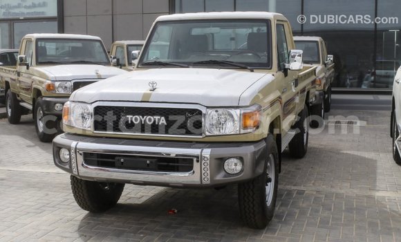 Nunua Imported Toyota Land Cruiser Beige Gari ndani ya Import - Dubai nchini Arusha Nunua Imported Toyota Land Cruiser Beige Gari ndani ya Import - Dubai nchini Arusha