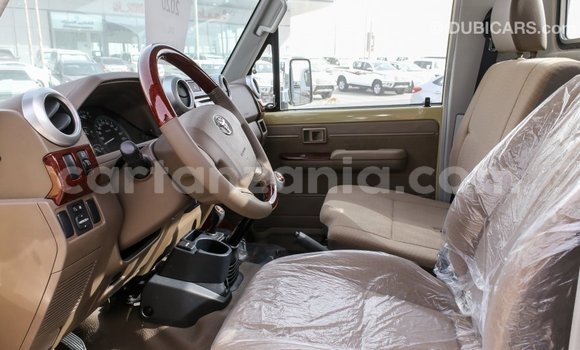 Nunua Imported Toyota Land Cruiser Beige Gari ndani ya Import - Dubai nchini Arusha Nunua Imported Toyota Land Cruiser Beige Gari ndani ya Import - Dubai nchini Arusha
