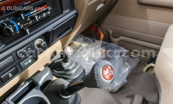 Nunua Imported Toyota Land Cruiser Beige Gari ndani ya Import - Dubai nchini Arusha Nunua Imported Toyota Land Cruiser Beige Gari ndani ya Import - Dubai nchini Arusha