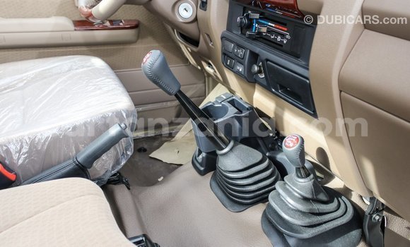 Nunua Imported Toyota Land Cruiser Beige Gari ndani ya Import - Dubai nchini Arusha Nunua Imported Toyota Land Cruiser Beige Gari ndani ya Import - Dubai nchini Arusha