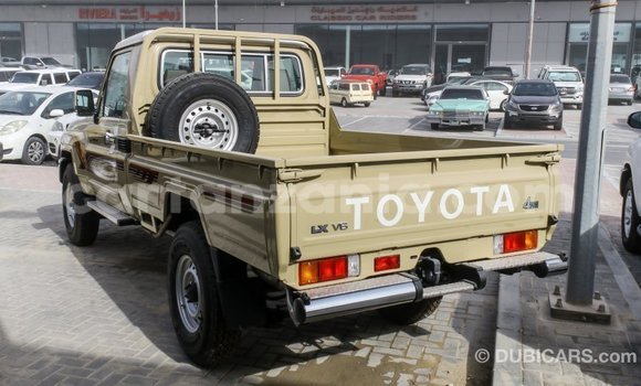 Nunua Imported Toyota Land Cruiser Beige Gari ndani ya Import - Dubai nchini Arusha Nunua Imported Toyota Land Cruiser Beige Gari ndani ya Import - Dubai nchini Arusha