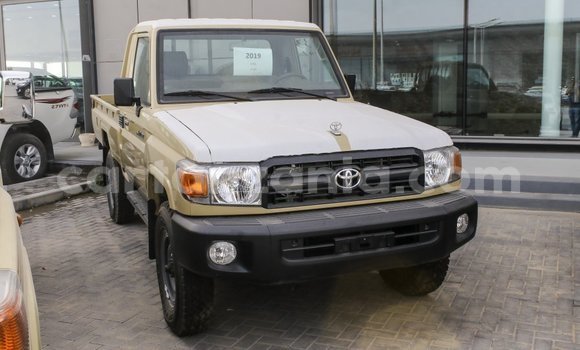 Nunua Imported Toyota Land Cruiser Beige Gari ndani ya Import - Dubai nchini Arusha Nunua Imported Toyota Land Cruiser Beige Gari ndani ya Import - Dubai nchini Arusha