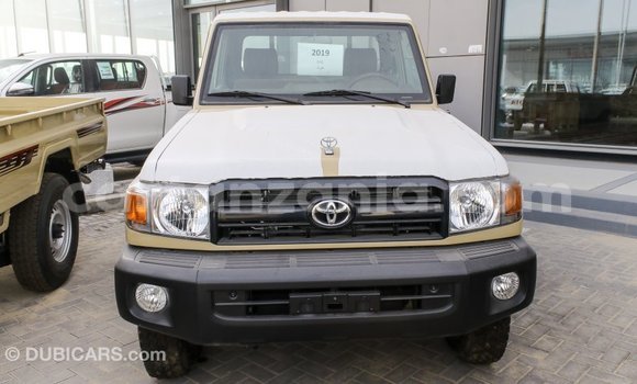 Nunua Imported Toyota Land Cruiser Beige Gari ndani ya Import - Dubai nchini Arusha Nunua Imported Toyota Land Cruiser Beige Gari ndani ya Import - Dubai nchini Arusha