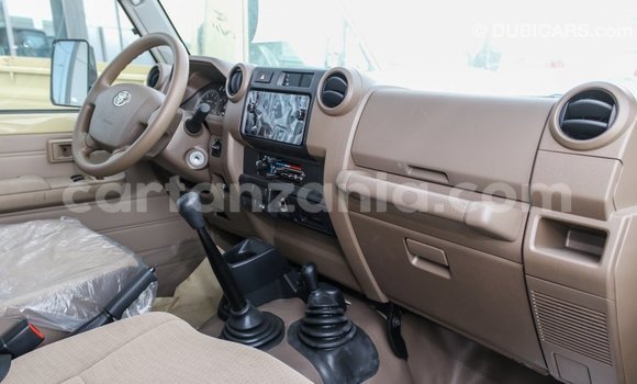 Nunua Imported Toyota Land Cruiser Beige Gari ndani ya Import - Dubai nchini Arusha Nunua Imported Toyota Land Cruiser Beige Gari ndani ya Import - Dubai nchini Arusha
