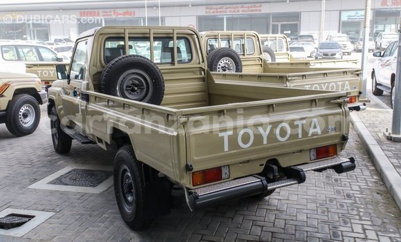 Nunua Imported Toyota Land Cruiser Beige Gari ndani ya Import - Dubai nchini Arusha Nunua Imported Toyota Land Cruiser Beige Gari ndani ya Import - Dubai nchini Arusha