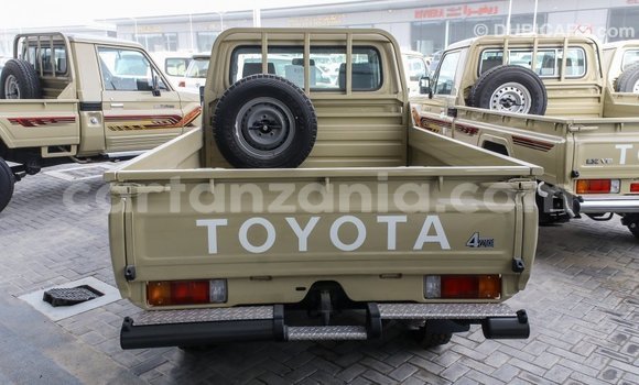 Nunua Imported Toyota Land Cruiser Beige Gari ndani ya Import - Dubai nchini Arusha Nunua Imported Toyota Land Cruiser Beige Gari ndani ya Import - Dubai nchini Arusha