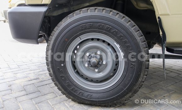 Nunua Imported Toyota Land Cruiser Beige Gari ndani ya Import - Dubai nchini Arusha Nunua Imported Toyota Land Cruiser Beige Gari ndani ya Import - Dubai nchini Arusha