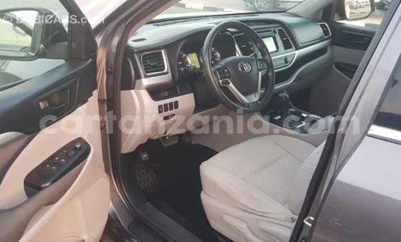 Buy Import Toyota Highlander Other Car in Import - Dubai in Arusha Buy Import Toyota Highlander Other Car in Import - Dubai in Arusha