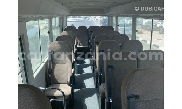 Nunua Imported Toyota Coaster Nyeupe Gari ndani ya Import - Dubai nchini Arusha Nunua Imported Toyota Coaster Nyeupe Gari ndani ya Import - Dubai nchini Arusha
