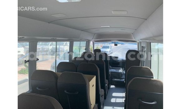 Nunua Imported Toyota Coaster Nyeupe Gari ndani ya Import - Dubai nchini Arusha Nunua Imported Toyota Coaster Nyeupe Gari ndani ya Import - Dubai nchini Arusha