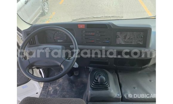 Nunua Imported Toyota Coaster Nyeupe Gari ndani ya Import - Dubai nchini Arusha Nunua Imported Toyota Coaster Nyeupe Gari ndani ya Import - Dubai nchini Arusha