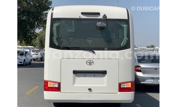 Nunua Imported Toyota Coaster Nyeupe Gari ndani ya Import - Dubai nchini Arusha Nunua Imported Toyota Coaster Nyeupe Gari ndani ya Import - Dubai nchini Arusha