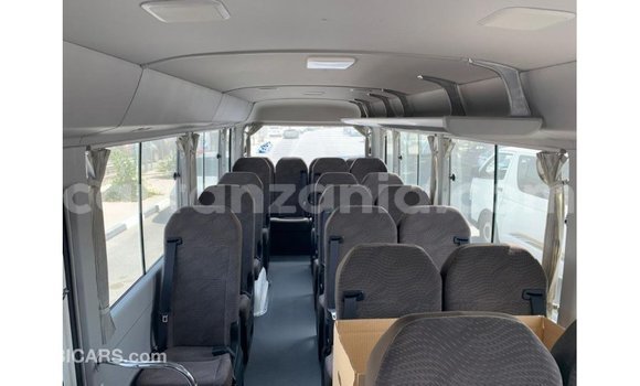 Nunua Imported Toyota Coaster Nyeupe Gari ndani ya Import - Dubai nchini Arusha Nunua Imported Toyota Coaster Nyeupe Gari ndani ya Import - Dubai nchini Arusha