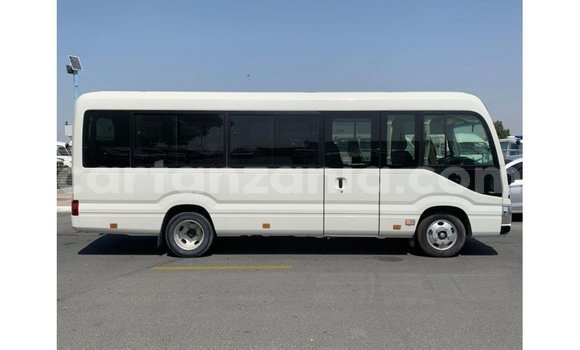 Nunua Imported Toyota Coaster Nyeupe Gari ndani ya Import - Dubai nchini Arusha Nunua Imported Toyota Coaster Nyeupe Gari ndani ya Import - Dubai nchini Arusha