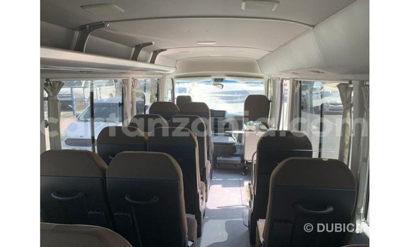 Nunua Imported Toyota Coaster Nyeupe Gari ndani ya Import - Dubai nchini Arusha Nunua Imported Toyota Coaster Nyeupe Gari ndani ya Import - Dubai nchini Arusha
