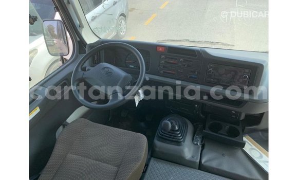 Nunua Imported Toyota Coaster Nyeupe Gari ndani ya Import - Dubai nchini Arusha Nunua Imported Toyota Coaster Nyeupe Gari ndani ya Import - Dubai nchini Arusha