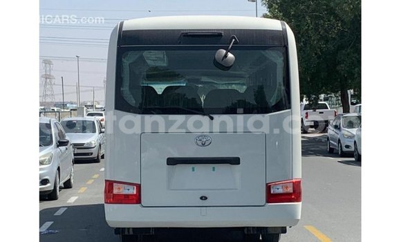 Nunua Imported Toyota Coaster Nyeupe Gari ndani ya Import - Dubai nchini Arusha Nunua Imported Toyota Coaster Nyeupe Gari ndani ya Import - Dubai nchini Arusha
