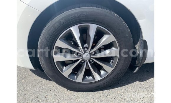 Buy Import Kia Carnival White Car in Import - Dubai in Arusha Buy Import Kia Carnival White Car in Import - Dubai in Arusha