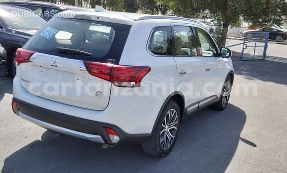 Nunua Imported Mitsubishi Outlander Nyeupe Gari ndani ya Import - Dubai nchini Arusha Nunua Imported Mitsubishi Outlander Nyeupe Gari ndani ya Import - Dubai nchini Arusha