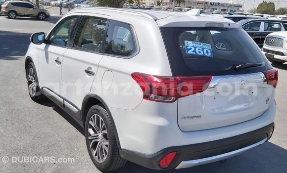 Nunua Imported Mitsubishi Outlander Nyeupe Gari ndani ya Import - Dubai nchini Arusha Nunua Imported Mitsubishi Outlander Nyeupe Gari ndani ya Import - Dubai nchini Arusha