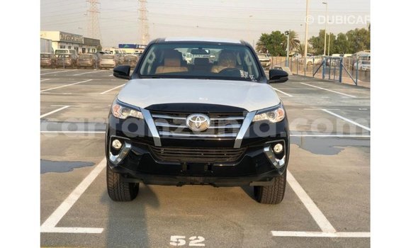 Nunua Imported Toyota Fortuner Nyeusi Gari ndani ya Import - Dubai nchini Arusha Nunua Imported Toyota Fortuner Nyeusi Gari ndani ya Import - Dubai nchini Arusha