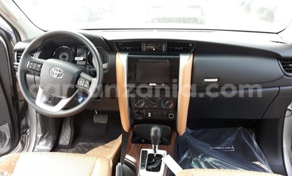Nunua Imported Toyota Fortuner Nyeusi Gari ndani ya Import - Dubai nchini Arusha Nunua Imported Toyota Fortuner Nyeusi Gari ndani ya Import - Dubai nchini Arusha