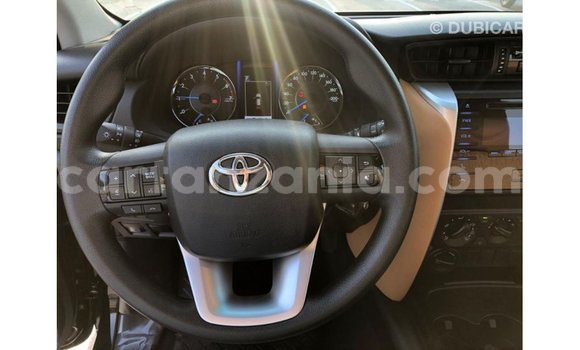 Nunua Imported Toyota Fortuner Nyeusi Gari ndani ya Import - Dubai nchini Arusha Nunua Imported Toyota Fortuner Nyeusi Gari ndani ya Import - Dubai nchini Arusha