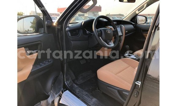 Nunua Imported Toyota Fortuner Nyeusi Gari ndani ya Import - Dubai nchini Arusha Nunua Imported Toyota Fortuner Nyeusi Gari ndani ya Import - Dubai nchini Arusha