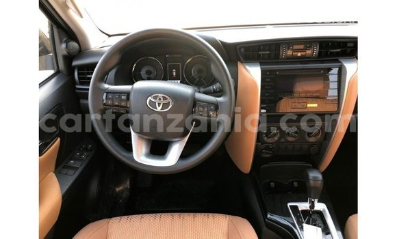Nunua Imported Toyota Fortuner Nyeusi Gari ndani ya Import - Dubai nchini Arusha Nunua Imported Toyota Fortuner Nyeusi Gari ndani ya Import - Dubai nchini Arusha